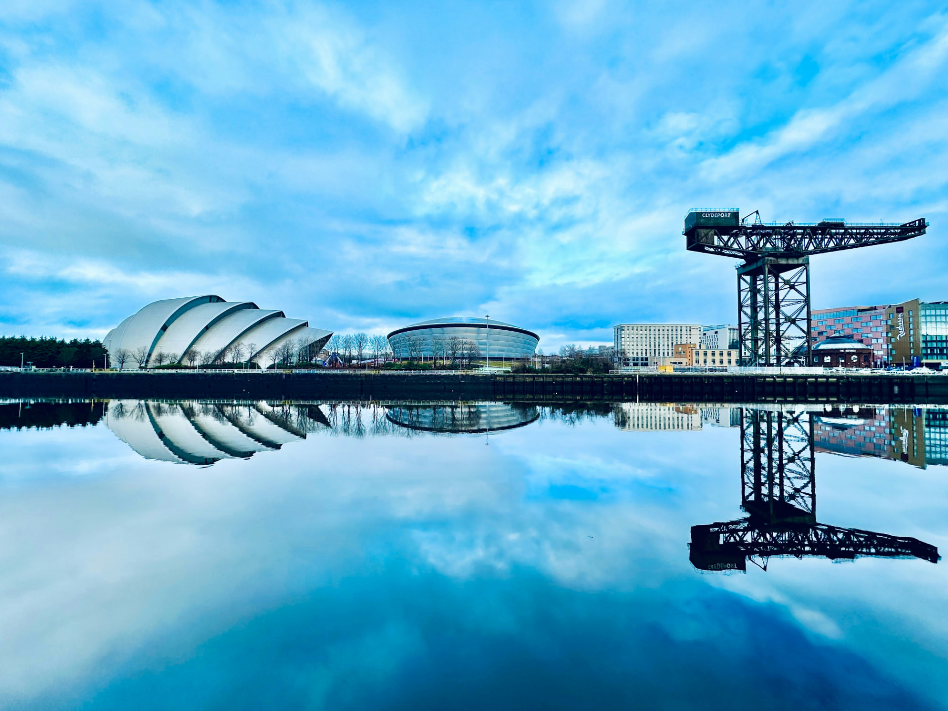 Glasgow — local landmark and streetscape